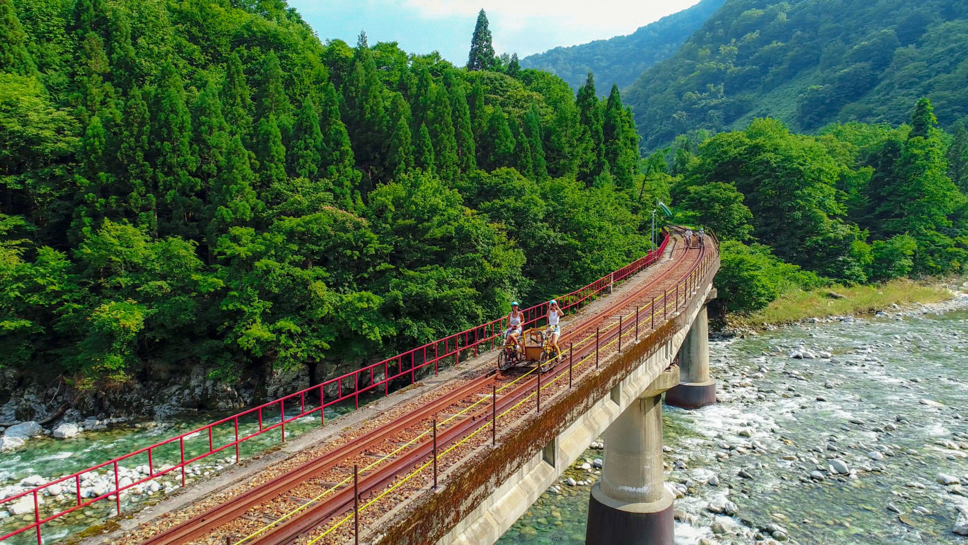 レールマウンテンバイク Gattan Go!!とは？｜飛騨の廃線を走る人気アクティビティ【予約方法付き】